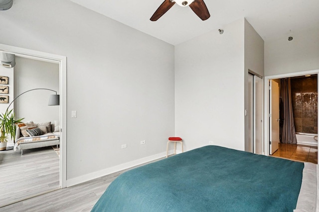901 W Madison St Unit 1002, Chicago, IL 60607 - bedroom featuring light wood finished floors, a ceiling fan, and ensuite bathroom