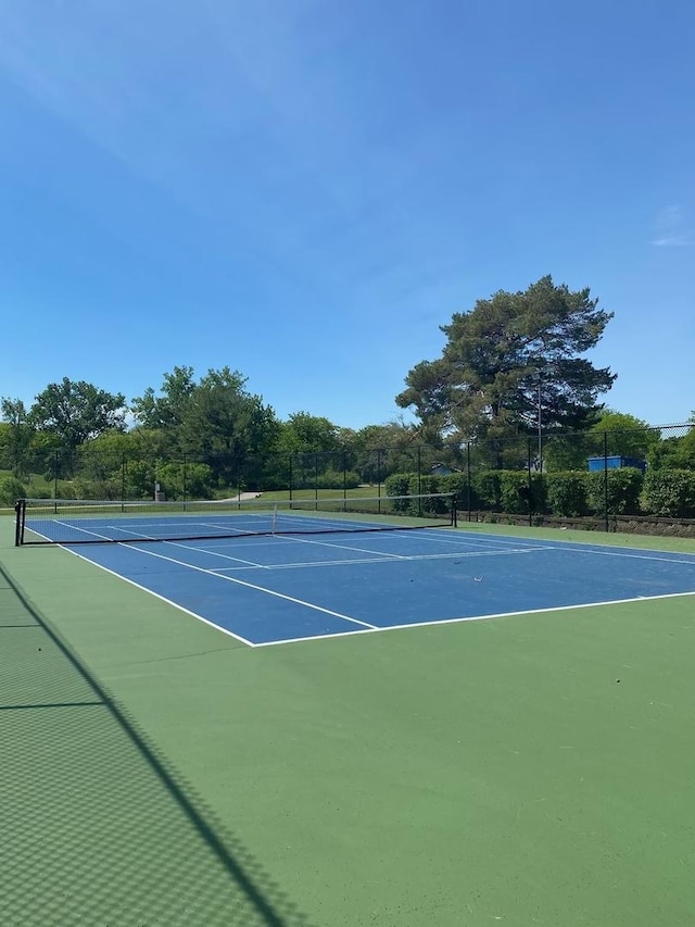 6853 Red Wing Dr, Woodridge, IL 60517 - view of tennis court featuring community basketball court and view of wooded area