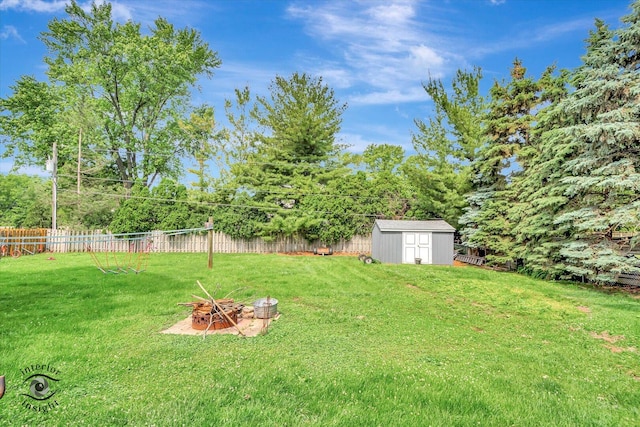 5S558 Tuthill Rd, Naperville, IL 60563 - view of yard with a storage unit