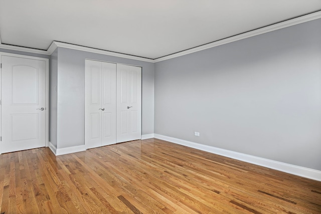 9633 Brandy Ct Unit 6, Des Plaines, IL 60016 - unfurnished bedroom featuring ornamental molding, light wood-style flooring, and a closet