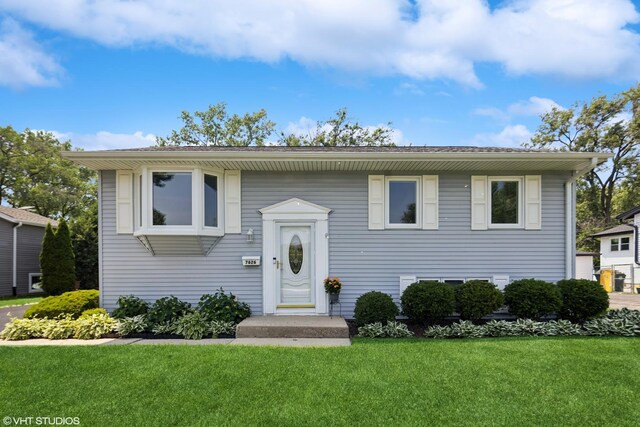 7626 Deerfield Ave, Woodridge, IL 60517 - bi-level home featuring a front yard