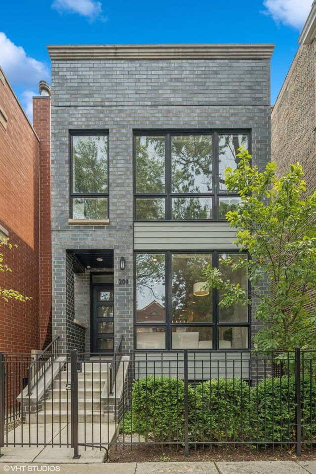 2011 N Oakley Ave, Chicago, IL 60647 - photo 1