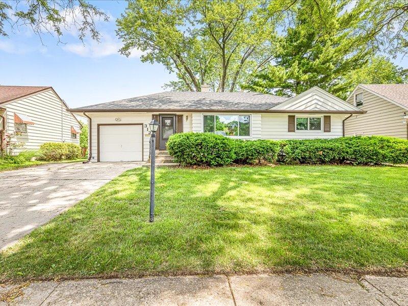 312 Oak Knls S, Rockford, IL 61108 - single story home featuring an attached garage, driveway, and a front yard