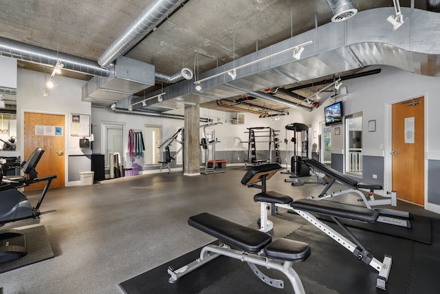 1000 W Adams St Unit 523, Chicago, IL 60607 - workout area featuring baseboards