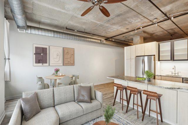 1000 W Adams St Unit 523, Chicago, IL 60607 - living area with light wood-type flooring and a ceiling fan