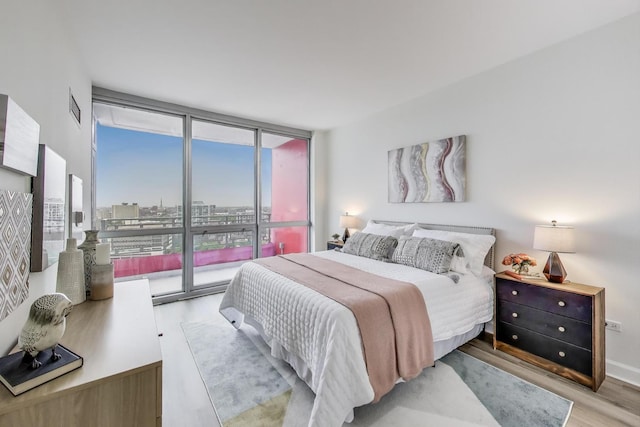 1841 S Calumet Ave Unit 1808, Chicago, IL 60616 - bedroom featuring light wood finished floors, access to exterior, floor to ceiling windows, and a city view