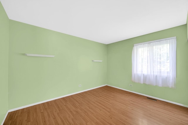 570 Sundance Ct, Carol Stream, IL 60188 - empty room featuring wood finished floors and baseboards