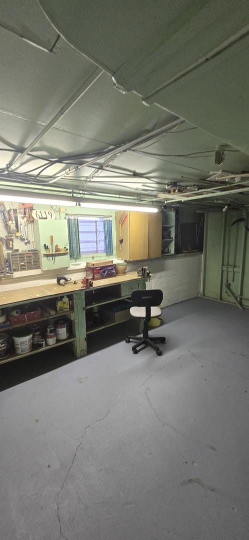 6119 W School St, Chicago, IL 60634 - garage with a workshop area