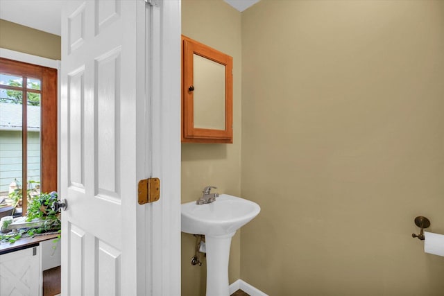 201 W Yates, Newman, IL 61942 - bathroom featuring baseboards