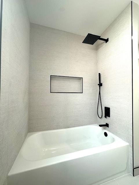 7646 W Myrtle Ave, Chicago, IL 60631 - full bath featuring  shower combination