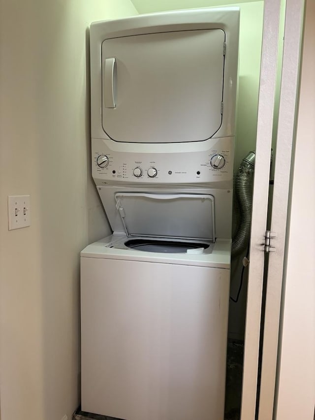 200 N Addison Ave Unit 505, Elmhurst, IL 60126 - washroom featuring stacked washer / dryer
