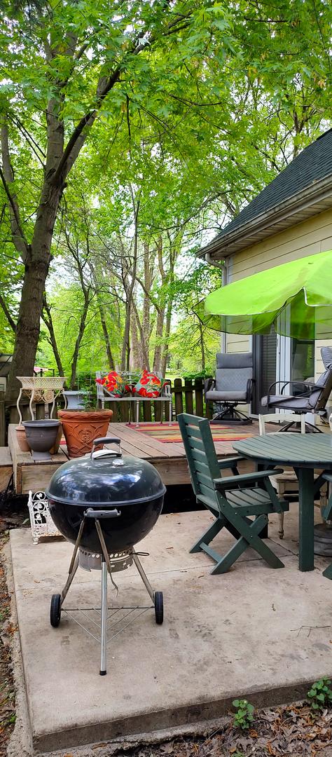 2S720 Nelson Lake Rd, Batavia, IL 60510 - view of patio featuring a wooden deck