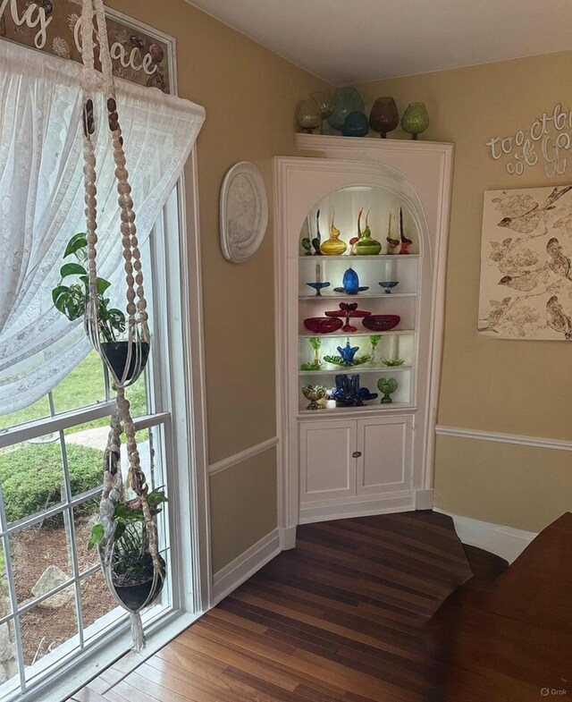 233 S Elmwood Dr, Aurora, IL 60506 - detailed view of wood finished floors and baseboards
