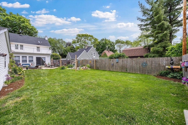 233 S Elmwood Dr, Aurora, IL 60506 - view of yard with a patio