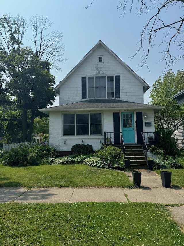 901 Prairie Ave, Park Ridge, IL 60068 - view of front of property featuring a front yard