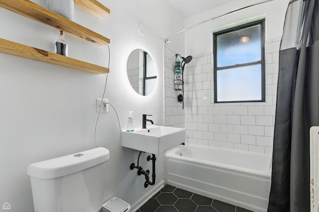 726 W Sheridan Rd Unit 3S, Chicago, IL 60613 - bathroom with tile patterned flooring and shower / tub combo