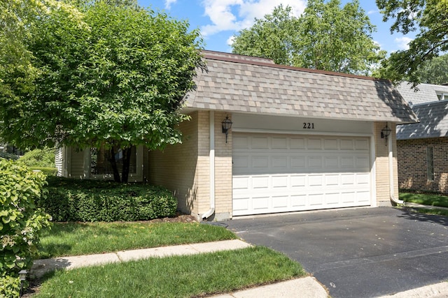 221 Pin Oak Dr, Wilmette, IL 60091 - garage featuring asphalt driveway