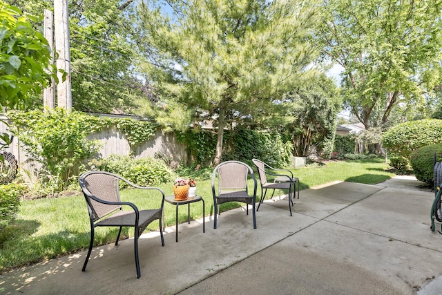 221 Pin Oak Dr, Wilmette, IL 60091 - fenced backyard with a patio