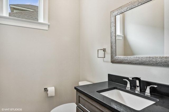 411 S Berkley Ave, Elmhurst, IL 60126 - half bath featuring toilet and vanity