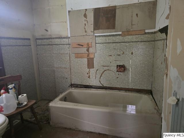 200 S Gillham, West Point, IL 62380 - bathroom with toilet and a bathtub