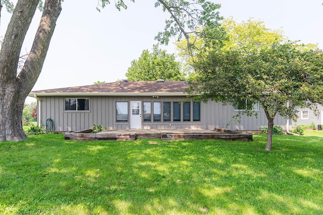 102 Mattek Ave, Dekalb, IL 60115 - view of front of property with board and batten siding and a front yard