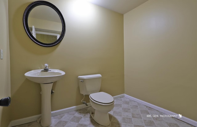 3710 Spy Glass Ridge Rd, Crystal Lake, IL 60012 - half bathroom featuring toilet and baseboards