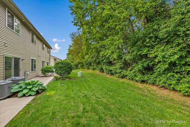1141 Westlake Dr, Cary, IL 60013 - view of grassy yard featuring a patio