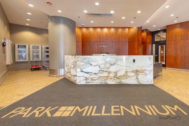 222 N Columbus Dr Unit 912, Chicago, IL 60601 - reception featuring recessed lighting, a towering ceiling, a community bar, and a security system