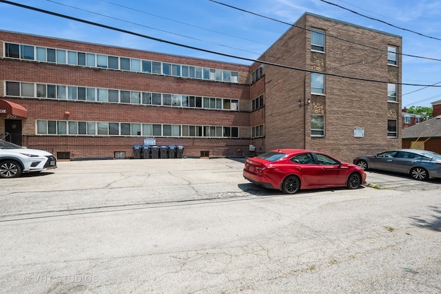 200 Ridge Ave Unit 2C, Evanston, IL 60202 - view of building exterior featuring uncovered parking