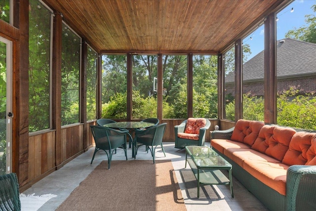 1005 Hiawatha Ln, Riverwoods, IL 60015 - sunroom with an outdoor hangout area and outdoor dining space