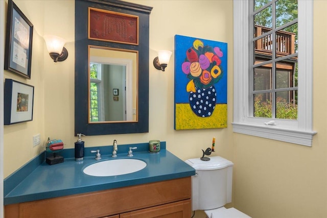 1005 Hiawatha Ln, Riverwoods, IL 60015 - half bath featuring vanity and toilet