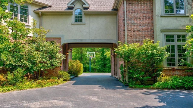 1005 Hiawatha Ln, Riverwoods, IL 60015 - view of vehicle parking with driveway