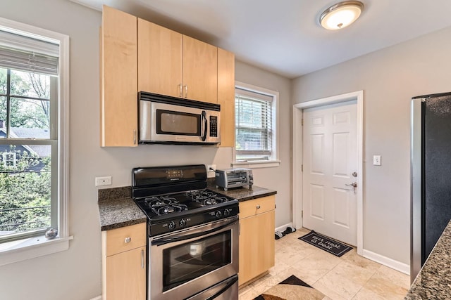 7316 N Honore St Unit 306, Chicago, IL 60626 - kitchen with appliances with stainless steel finishes, light brown cabinets, and dark countertops