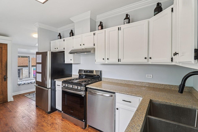 837 Wesley Ave, Oak Park, IL 60304 - kitchen with stainless steel appliances, under cabinet range hood, white cabinetry, crown molding, and hardwood / wood-style floors