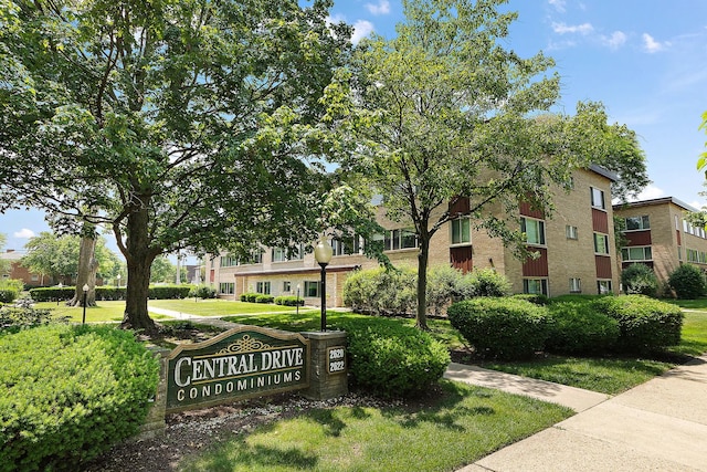 2620 Central Dr Unit 2S, Flossmoor, IL 60422 - community sign with a lawn