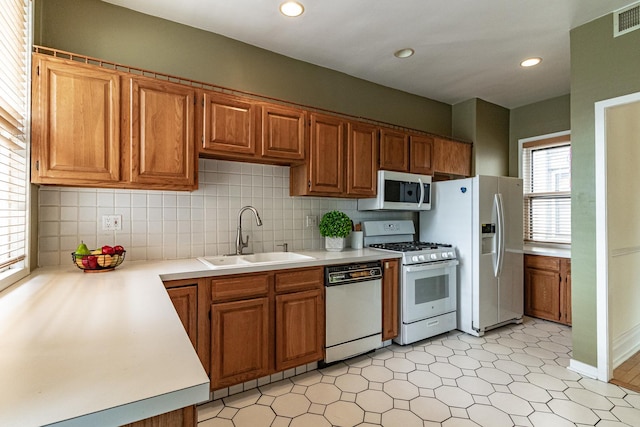 300 S Kenilworth Ave Unit 2N, Oak Park, IL 60302 - kitchen featuring white appliances, light countertops, backsplash, light flooring, and recessed lighting