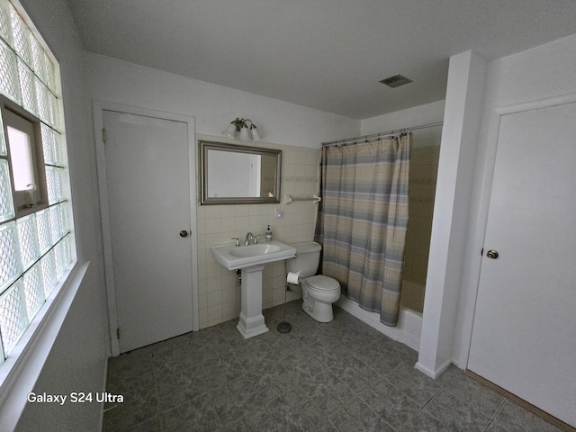 3033 189th St, Lansing, IL 60438 - full bath with shower / bath combo with shower curtain, tile walls, and tile patterned flooring