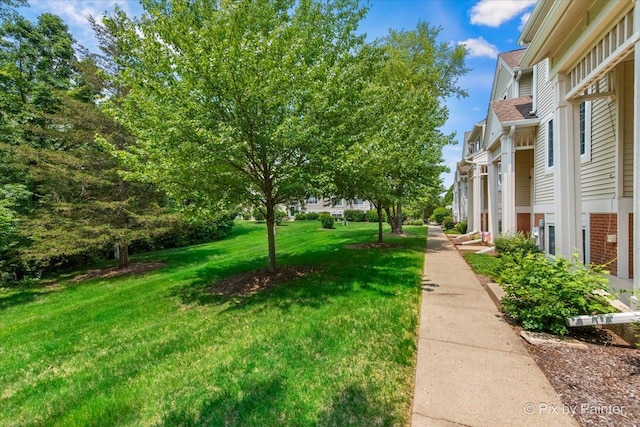 609 Cary Woods Cir, Cary, IL 60013 - view of grassy yard