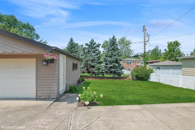 10824 Lavergne Ave, Oak Lawn, IL 60453 - view of yard with driveway