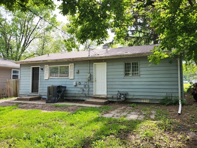 2313 Joppa Ave, Zion, IL 60099 - back of property with entry steps