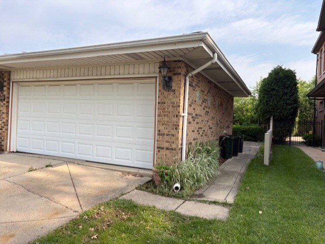 8702 W Bruce Dr, Niles, IL 60714 - photo 7