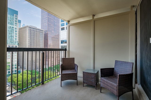 201 E Chestnut St Unit 21F, Chicago, IL 60611 - balcony featuring a view of city