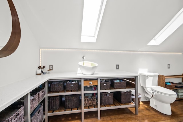 7439 N Maplewood Ave, Chicago, IL 60645 - bathroom with a skylight and wood finished floors