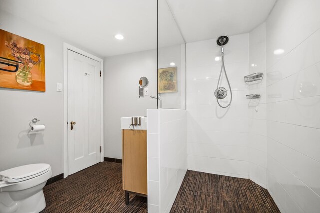 7439 N Maplewood Ave, Chicago, IL 60645 - bathroom with tiled shower, vanity, and recessed lighting