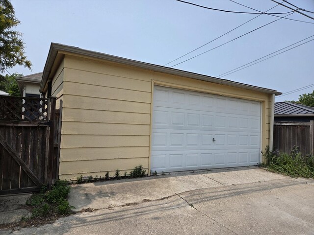 7439 N Maplewood Ave, Chicago, IL 60645 - view of detached garage