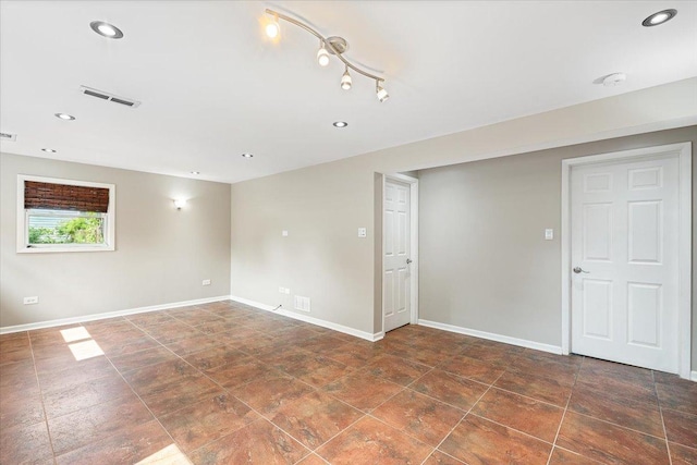 145 N Oakleaf Dr, Addison, IL 60101 - empty room with recessed lighting and a smoke detector