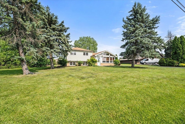 145 N Oakleaf Dr, Addison, IL 60101 - view of grassy yard