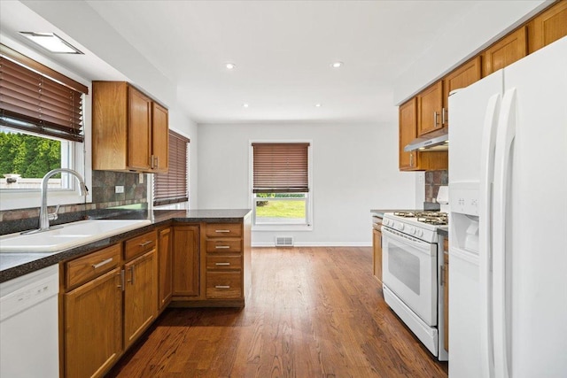 145 N Oakleaf Dr, Addison, IL 60101 - kitchen with white appliances, under cabinet range hood, healthy amount of natural light, decorative backsplash, and recessed lighting