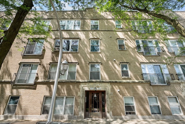 2554 W Rosemont Ave Unit 3, Chicago, IL 60659 - view of apartment building / complex
