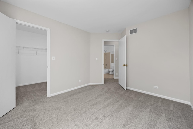 905 Huntington Dr, Elk Grove Village, IL 60007 - unfurnished bedroom featuring carpet, a walk in closet, and a closet